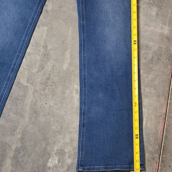 Old Navy Mid-Rise Bootcut Blue Denim Jeans 5-Pocket Design Pockets - Picture 5 of 7